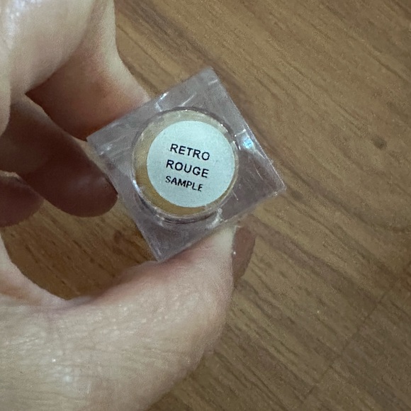 MAC Cosmetics x Charlotte Olympia lipstick in Retro Rouge- rare & limited - Picture 5 of 5